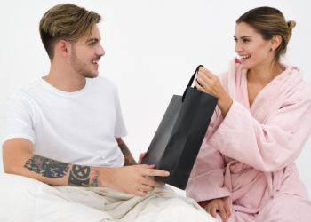 The 5 Most Perfect Gifts For Couple That They Can Give Each Other