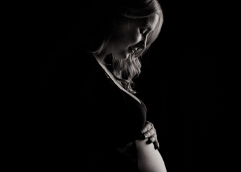 How to Transition Your Wardrobe from Regular Clothes to Maternity Clothes