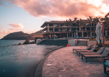 Escape to Paradise: Why You Should Book Your Holiday and Stay at a Resort