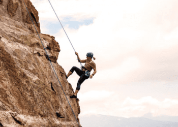 Zdobywaj nowe szczyty: znajdź najlepszy sprzęt wspinaczkowy na 8a.pl