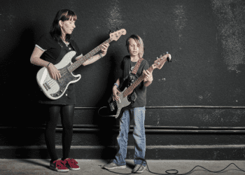 The Ultimate Guide to Buying Electric Guitars and Bass Guitars All in One Place