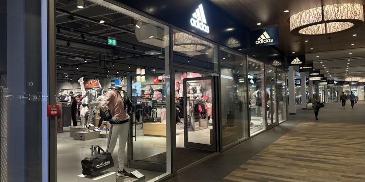 Rozbalování pohodlí: Podrobná recenze obuvi Adidas