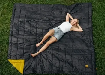 Big Blankets : Transform Your Living Space into a Cozy Haven
